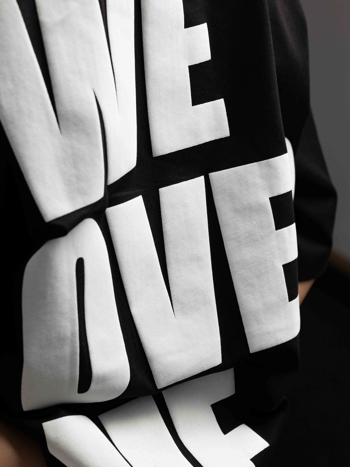 We Over Me Siyah Oversize Puff Baskılı Tişört