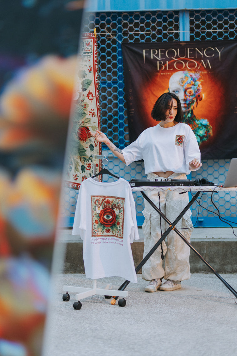 Frequency Bloom DJ Duvar Örtüsü ve Backdrop | MuviMood